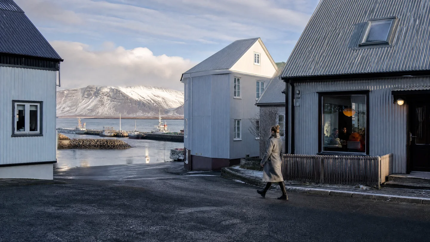 Cover image for The Luminous Edge of the North: Finding the Soul of Reykjavík.